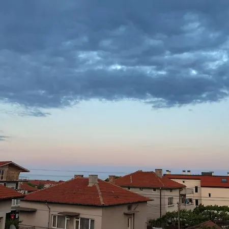 Слънчев Апартамент Relax Near The Beach With Private Parking Apartment *